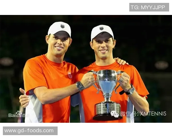 赛后分析：上海网球队与深圳网球队的战术配合与表现评估