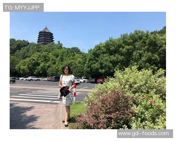 足球场上的风云人物帅气如斯,尽显魅力与才华的足球明星们 足球场上的风云人物帅气如斯,尽显魅力与才华的足球明星们