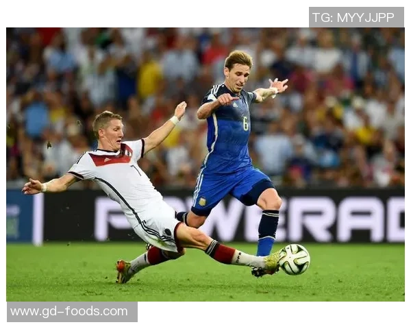 足球明星赛精彩瞬间回顾铲球技术的较量与友谊的碰撞