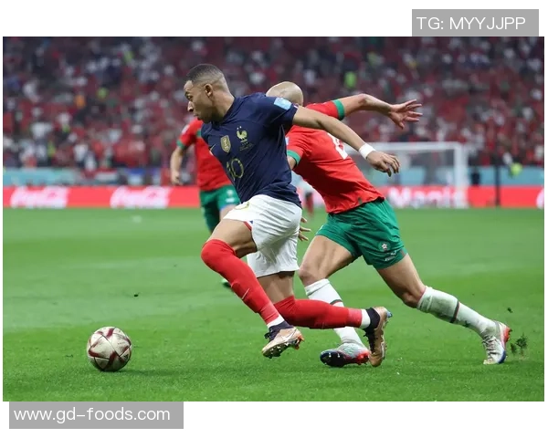 戴眼镜的足球明星们如何在绿茵场上展现独特风采与实力